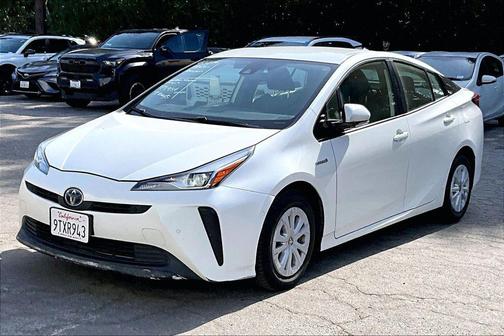 Blizzard Pearl 2020 Toyota Prius LE