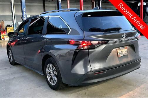 2025 Toyota Sienna XLE