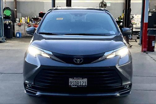 2025 Toyota Sienna XLE