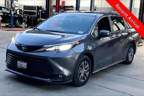 2025 Toyota Sienna XLE