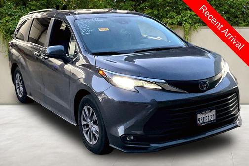 2025 Toyota Sienna XLE