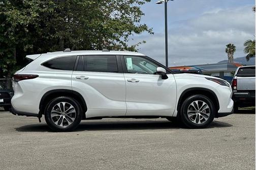 2025 Toyota Highlander XLE