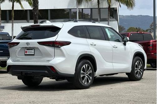 2025 Toyota Highlander XLE
