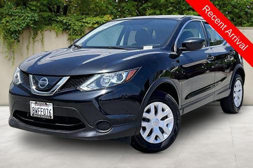 Magnetic Black Pearl 2019 Nissan Rogue Sport S