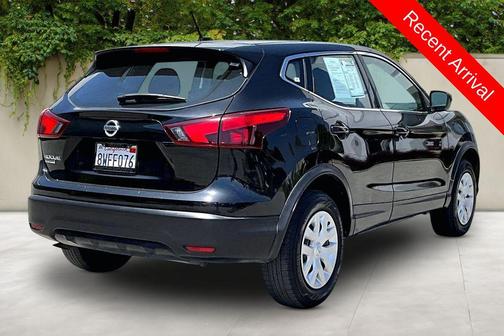 Magnetic Black Pearl 2019 Nissan Rogue Sport S