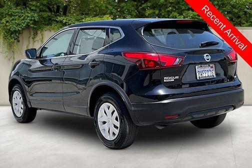 Magnetic Black Pearl 2019 Nissan Rogue Sport S