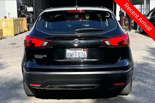 Magnetic Black Pearl 2019 Nissan Rogue Sport S