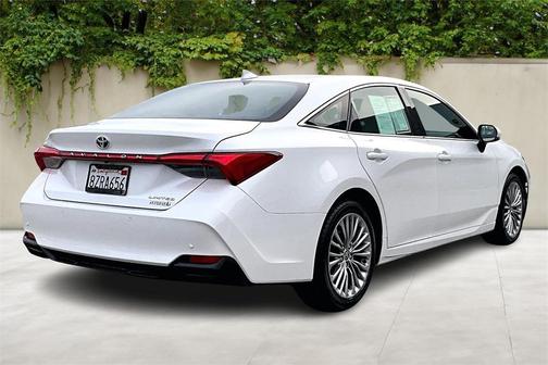 2022 Toyota Avalon Hybrid Limited