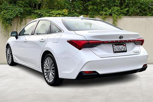 2022 Toyota Avalon Hybrid Limited
