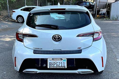 Blizzard Pearl 2019 Toyota Corolla Hatchback SE
