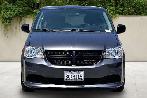 Granite Pearlcoat 2018 Dodge Grand Caravan SE