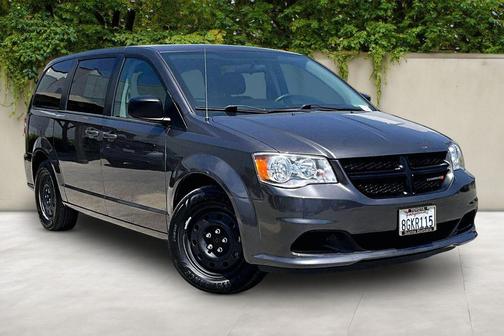 Granite Pearlcoat 2018 Dodge Grand Caravan SE