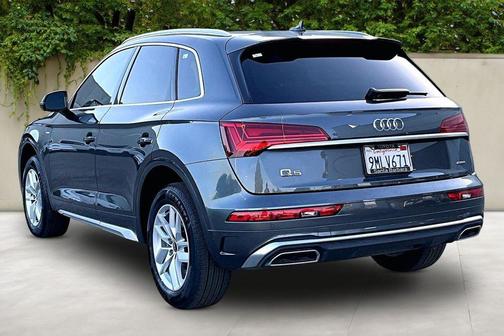 Daytona Gray Pearl Effect 2023 Audi Q5 45 S line Premium