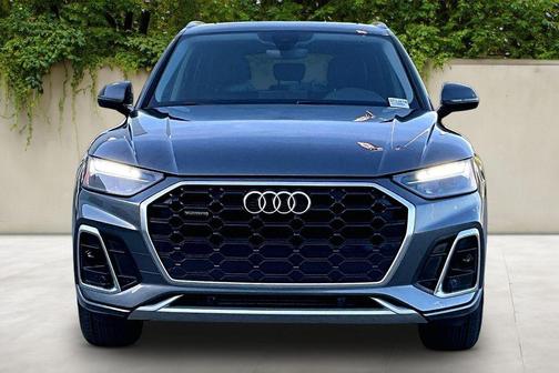 Daytona Gray Pearl Effect 2023 Audi Q5 45 S line Premium