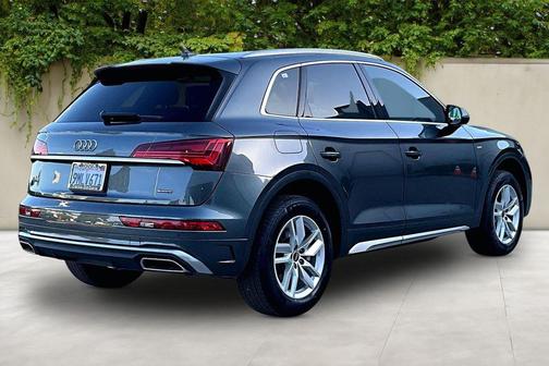 Daytona Gray Pearl Effect 2023 Audi Q5 45 S line Premium