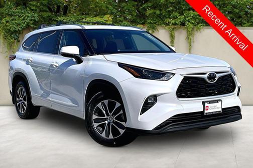 Wind Chill Pearl 2023 Toyota Highlander XLE