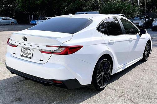 Ice Cap 2026 Toyota Camry SE