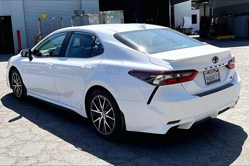 Ice 2023 Toyota Camry SE