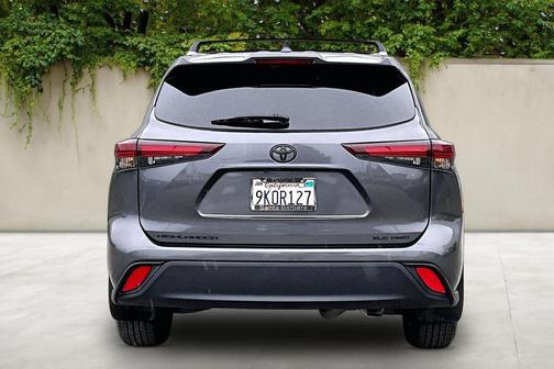 Magnetic Gray Metallic 2024 Toyota Highlander XLE