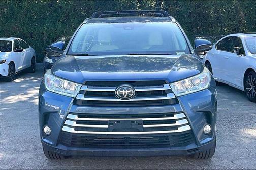 Blue Metallic 2018 Toyota Highlander XLE