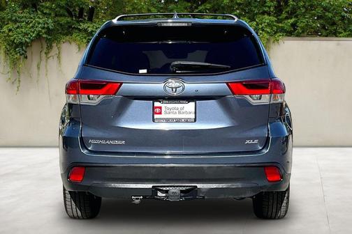 Blue Metallic 2018 Toyota Highlander XLE