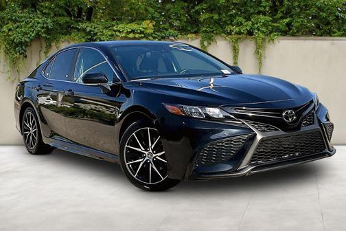 Midnight Black Metallic 2023 Toyota Camry SE
