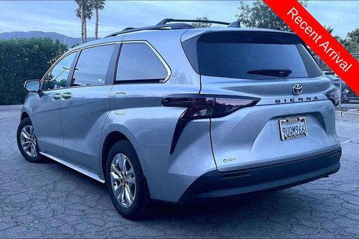 Celestial Silver Metallic 2025 Toyota Sienna XLE