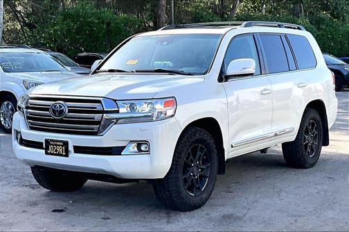 Blizzard Pearl 2017 Toyota Land Cruiser Base