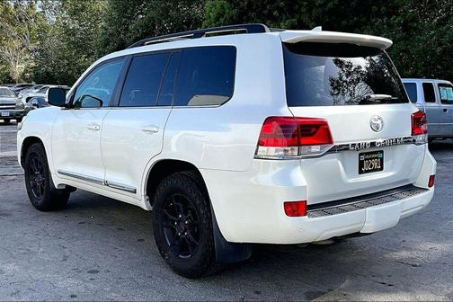Blizzard Pearl 2017 Toyota Land Cruiser Base