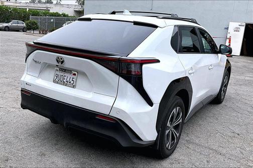 Wind Chill Pearl 2025 Toyota bZ4X XLE