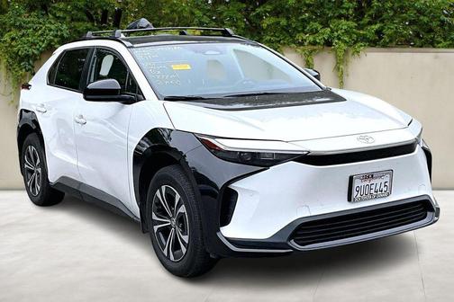 Wind Chill Pearl 2025 Toyota bZ4X XLE