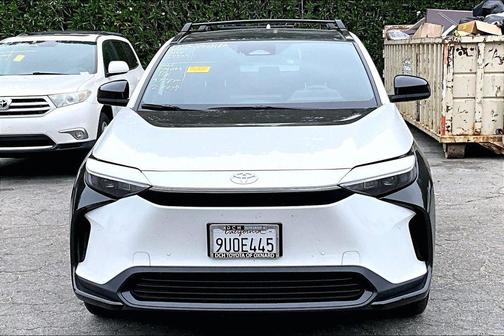 Wind Chill Pearl 2025 Toyota bZ4X XLE