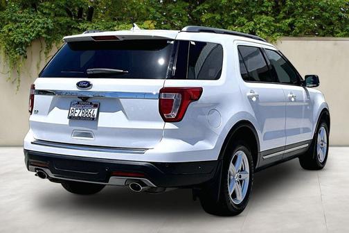 Oxford White 2018 Ford Explorer XLT