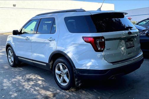 Oxford White 2018 Ford Explorer XLT