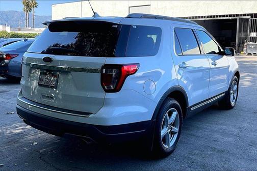 Oxford White 2018 Ford Explorer XLT