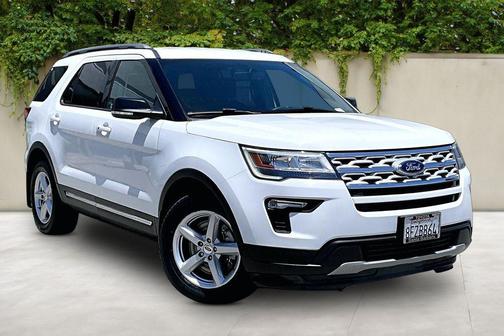 Oxford White 2018 Ford Explorer XLT