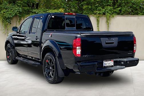 Magnetic Black Pearl 2019 Nissan Frontier SV