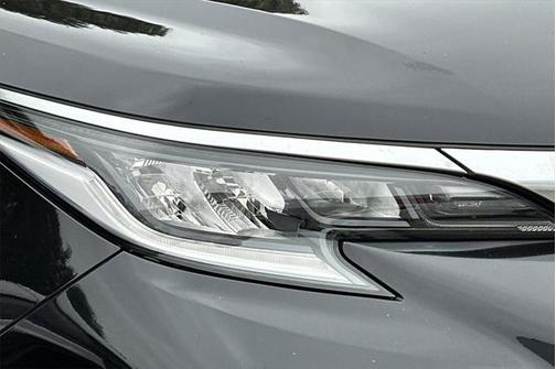 2021 Toyota Sienna XSE 7 Passenger