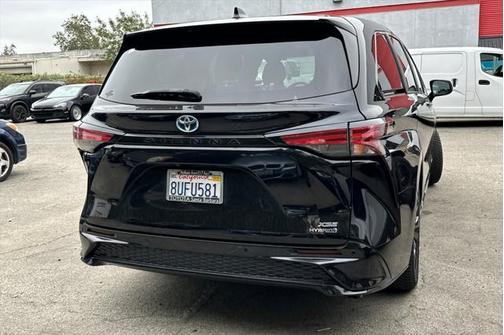 2021 Toyota Sienna XSE 7 Passenger