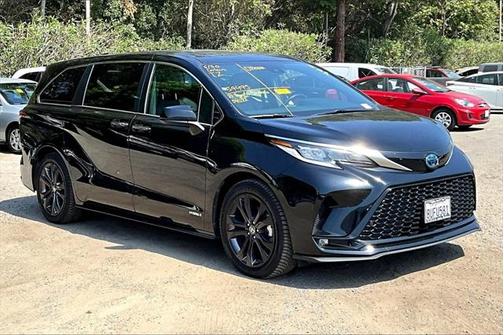 2021 Toyota Sienna XSE 7 Passenger