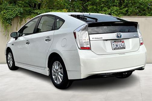 2015 Toyota Prius Plug-in Base