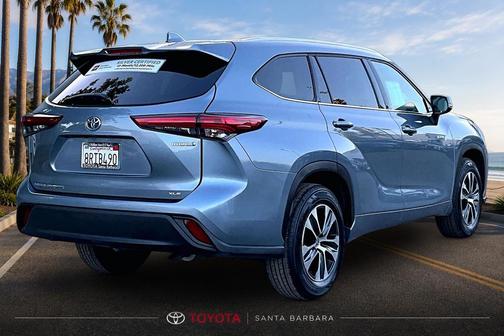 Moon Dust 2020 Toyota Highlander Hybrid XLE