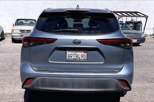 Moon Dust 2020 Toyota Highlander Hybrid XLE