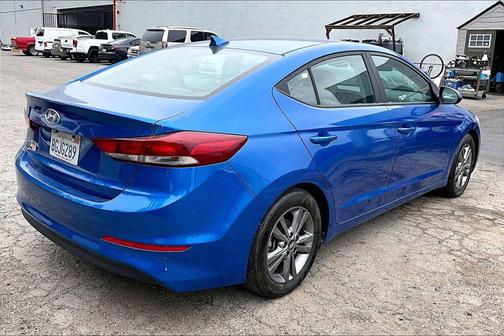 2018 Hyundai ELANTRA SEL