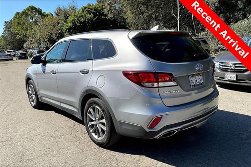2018 Hyundai SANTA FE SE