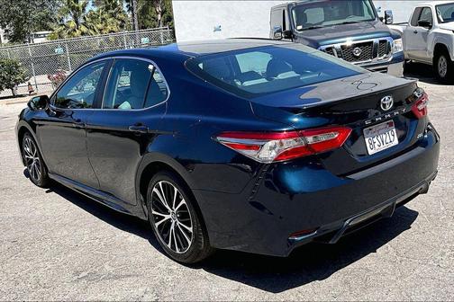 Aqua 2018 Toyota Camry SE