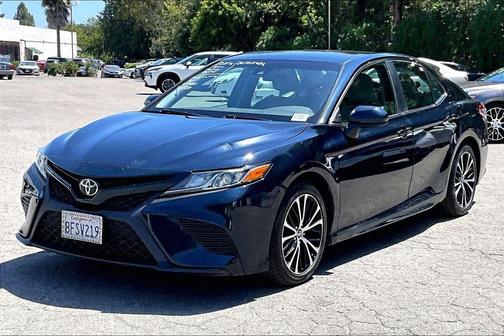 Aqua 2018 Toyota Camry SE