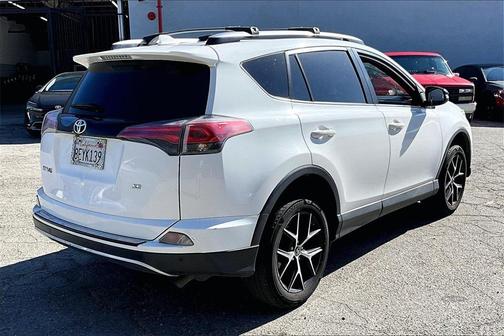 2018 Toyota RAV4 SE