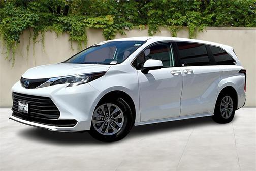 2022 Toyota Sienna LE