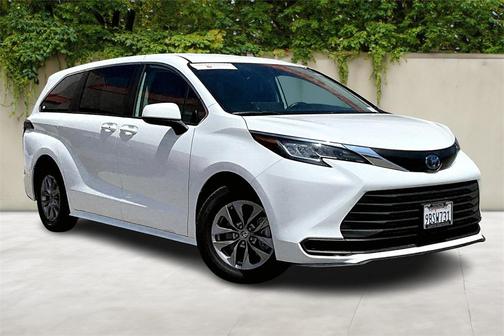 2022 Toyota Sienna LE